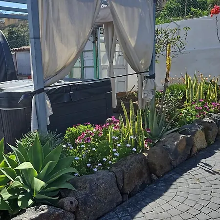 בית נופש Rural Escape W/stunning Views, Jacuzzi And Sauna לה לגונה