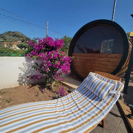 בית נופש Rural Escape W/stunning Views, Jacuzzi And Sauna לה לגונה
