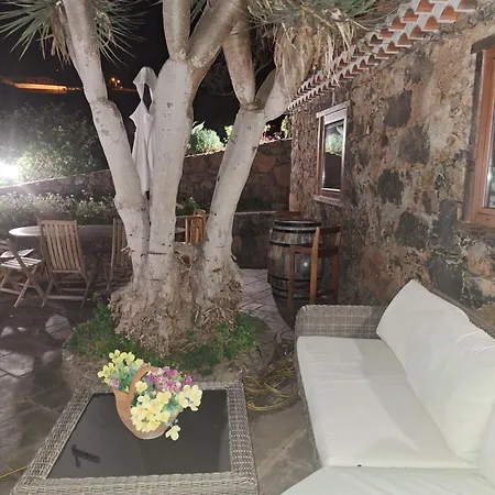 בית נופש Rural Escape W/stunning Views, Jacuzzi And Sauna לה לגונה
