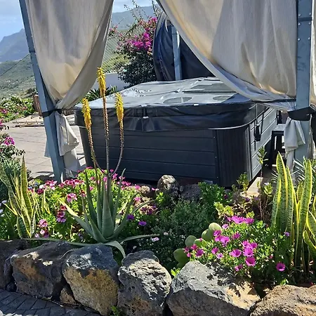 別荘 Rural Escape W/stunning Views, Jacuzzi And Sauna *