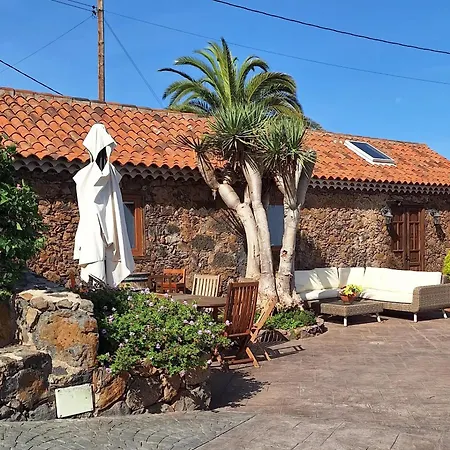 Rural Escape W/stunning Views, Jacuzzi And Sauna *