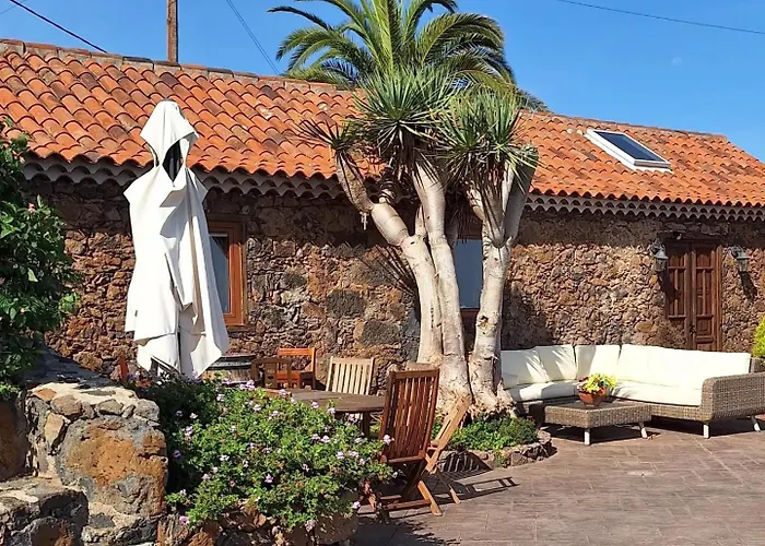 Rural Escape W/stunning Views, Jacuzzi And Sauna *