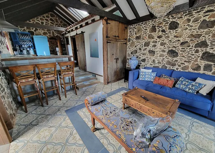 Rural Escape W/stunning Views, Jacuzzi And Sauna Semesterbostad