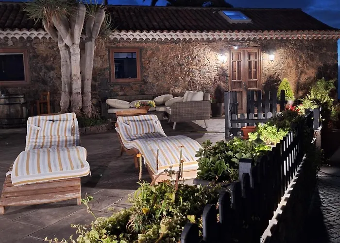 Semesterbostad Rural Escape W/stunning Views, Jacuzzi And Sauna