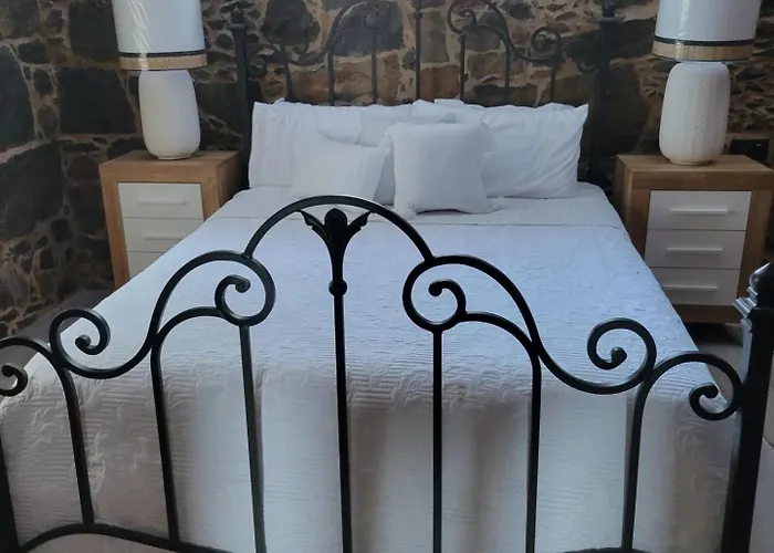 Rural Escape W/stunning Views, Jacuzzi And Sauna *