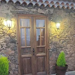 Rural Escape W/stunning Views, Jacuzzi And Sauna