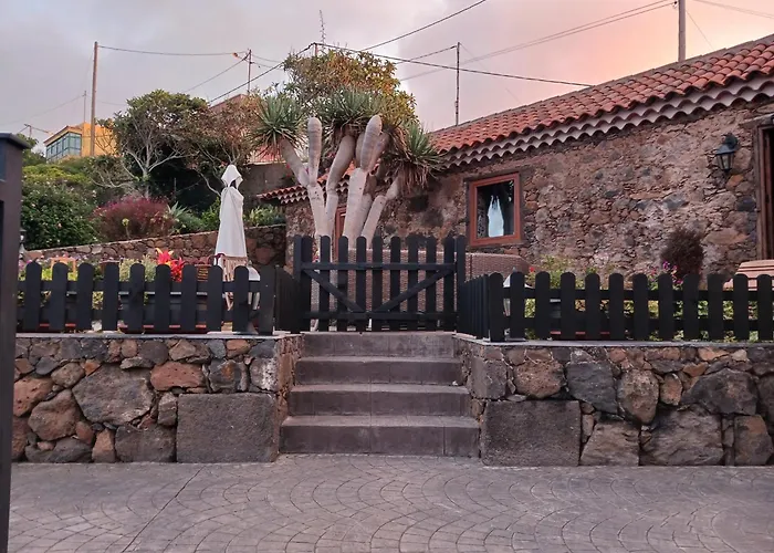 Rural Escape W/stunning Views, Jacuzzi And Sauna *