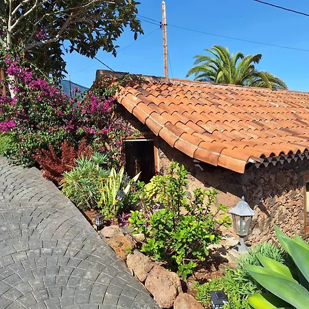 Dom wakacyjny Rural Escape W/stunning Views, Jacuzzi&sauna La Laguna (Tenerife)