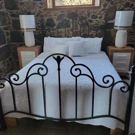 Rural Escape W/stunning Views, Jacuzzi&sauna *