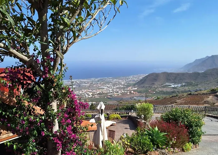 Prázdninový dům Rural Escape W/stunning Views, Jacuzzi And Sauna