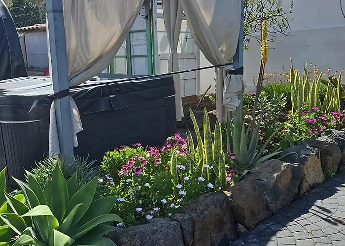 度假居 Rural Escape W/stunning Views, Jacuzzi And Sauna 拉拉古纳