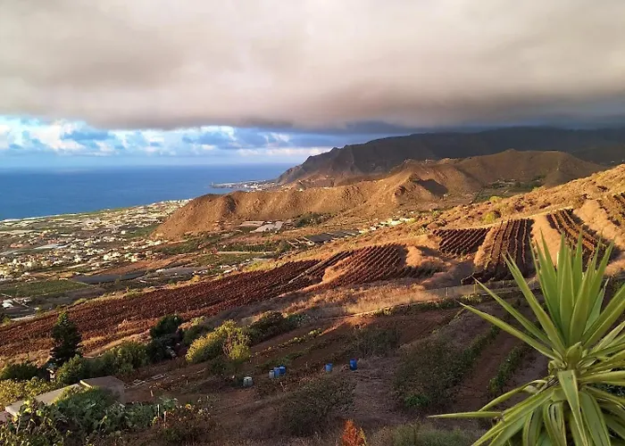 Rural Escape W/stunning Views, Jacuzzi And Sauna Prázdninový dům *