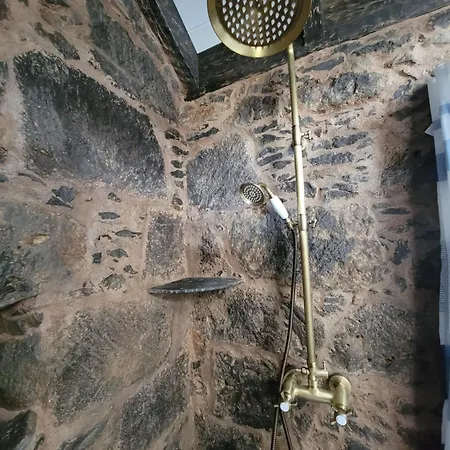 Rural Escape W/stunning Views, Jacuzzi And Sauna