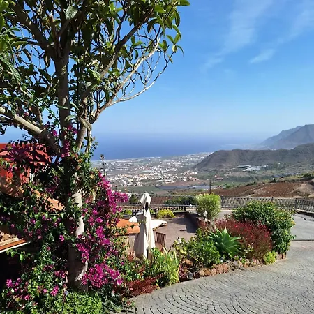 펜션 Rural Escape W/stunning Views, Jacuzzi And Sauna