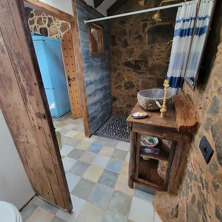 Rural Escape W/stunning Views, Jacuzzi And Sauna *