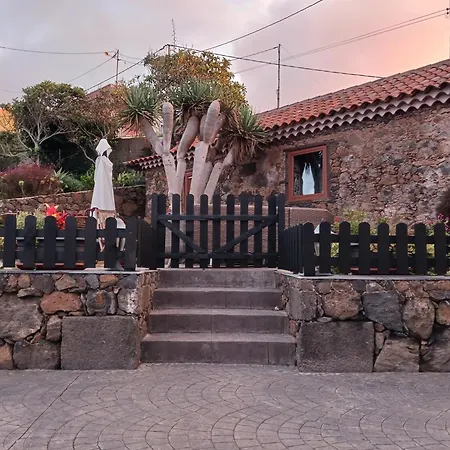 Rural Escape W/stunning Views, Jacuzzi And Sauna *